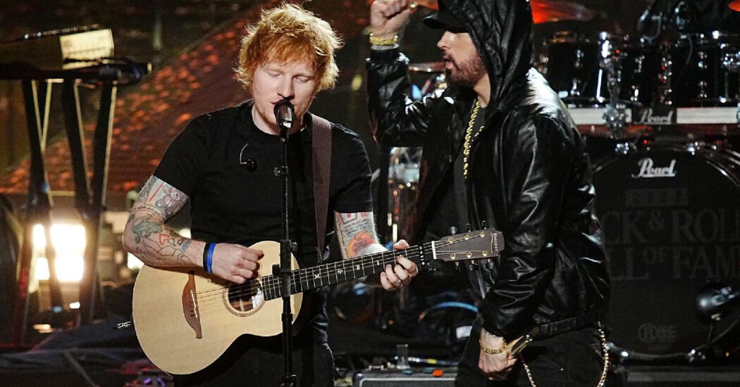 Mira a Eminem unirse a Ed Sheeran en el escenario