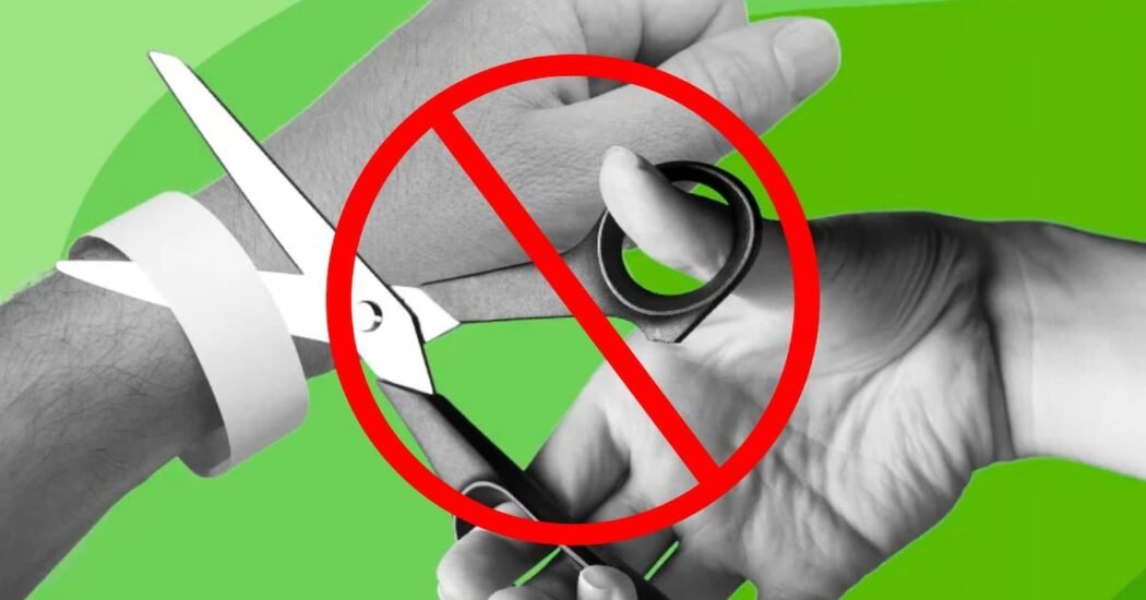 Cómo quitarse una pulsera de festival sin romperla