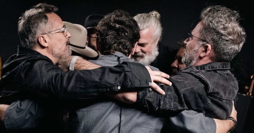 Love of Lesbian abrazo