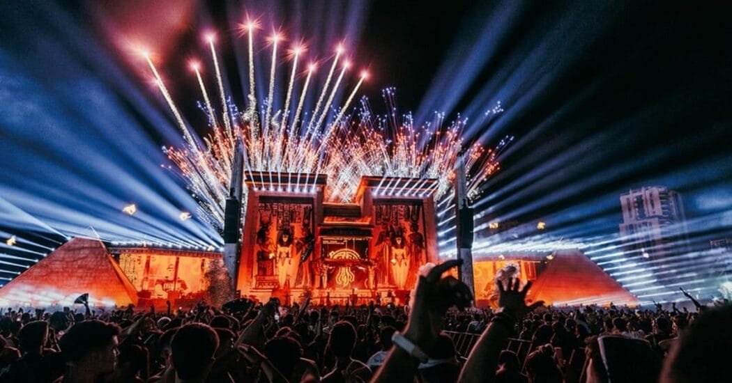 Escenario Medusa Festival con Fuegos Artificiales