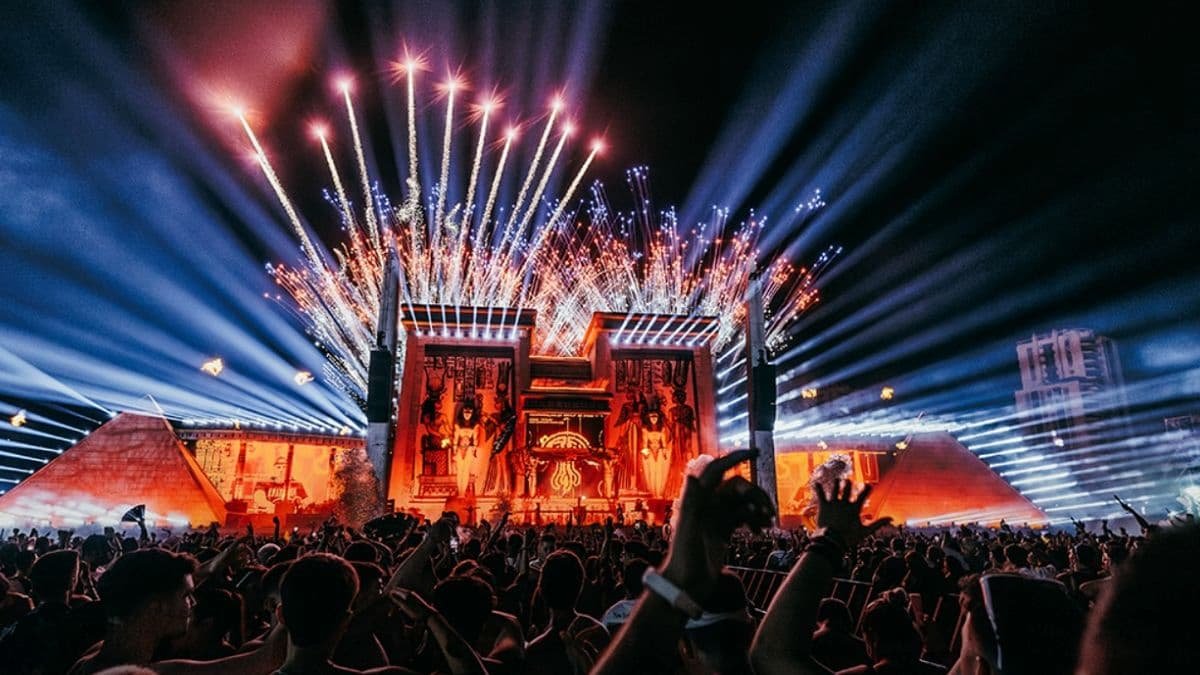 Escenario Medusa Festival con Fuegos Artificiales