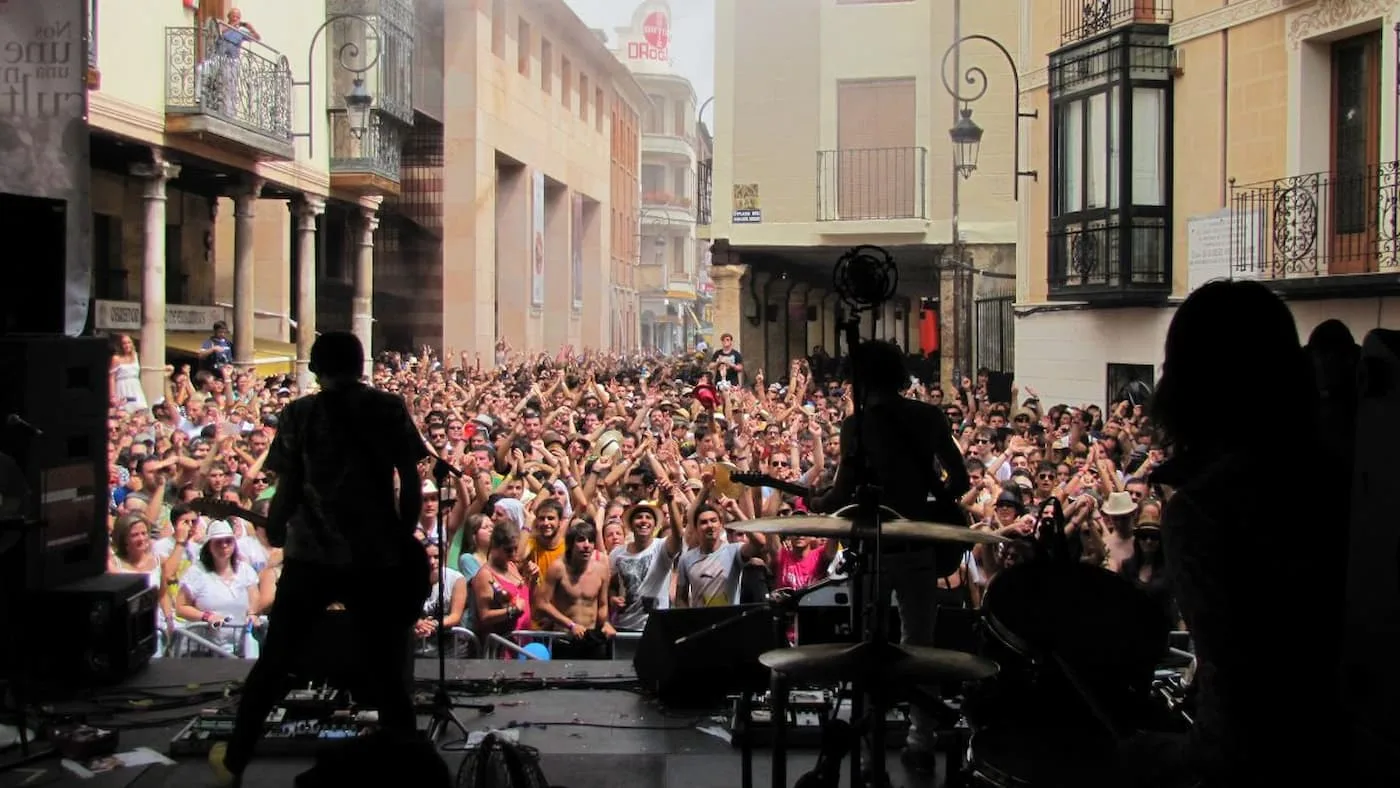 Concierto en la Plaza del Trigo durante Sonorama Ribera