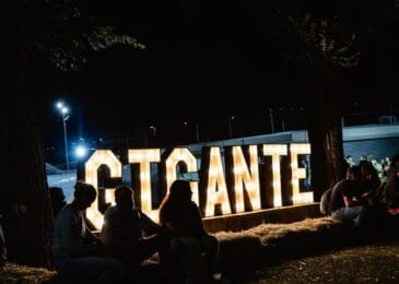 Festival Gigante letrero de luces