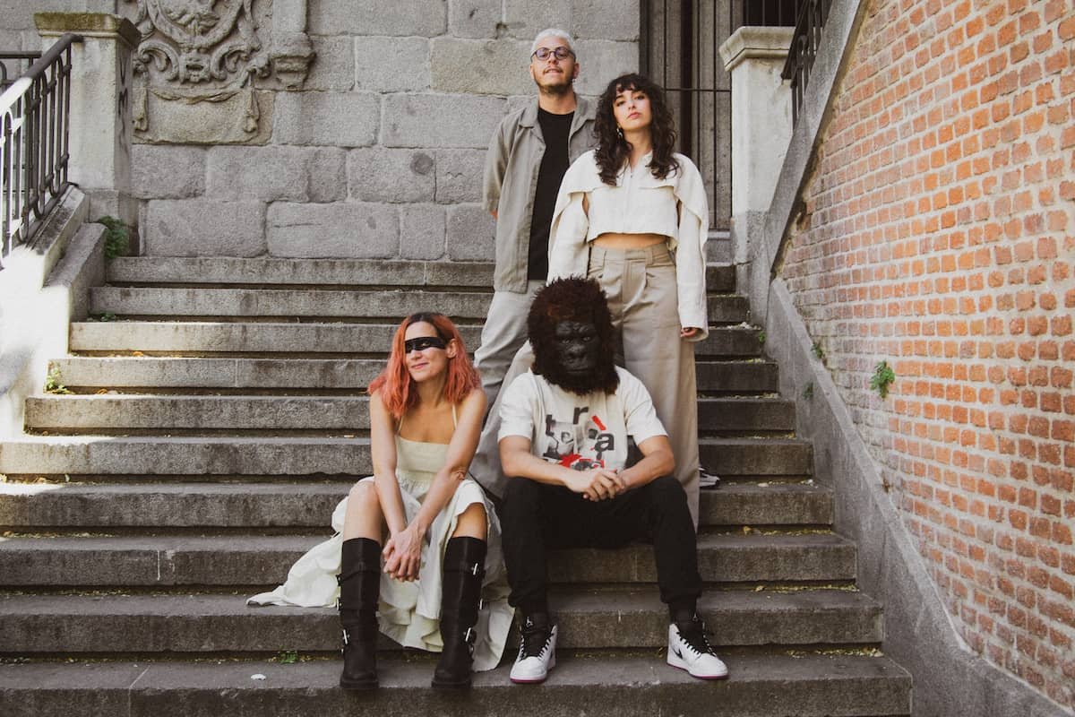 Elyella y Merino "Muchas vidas por vivir"