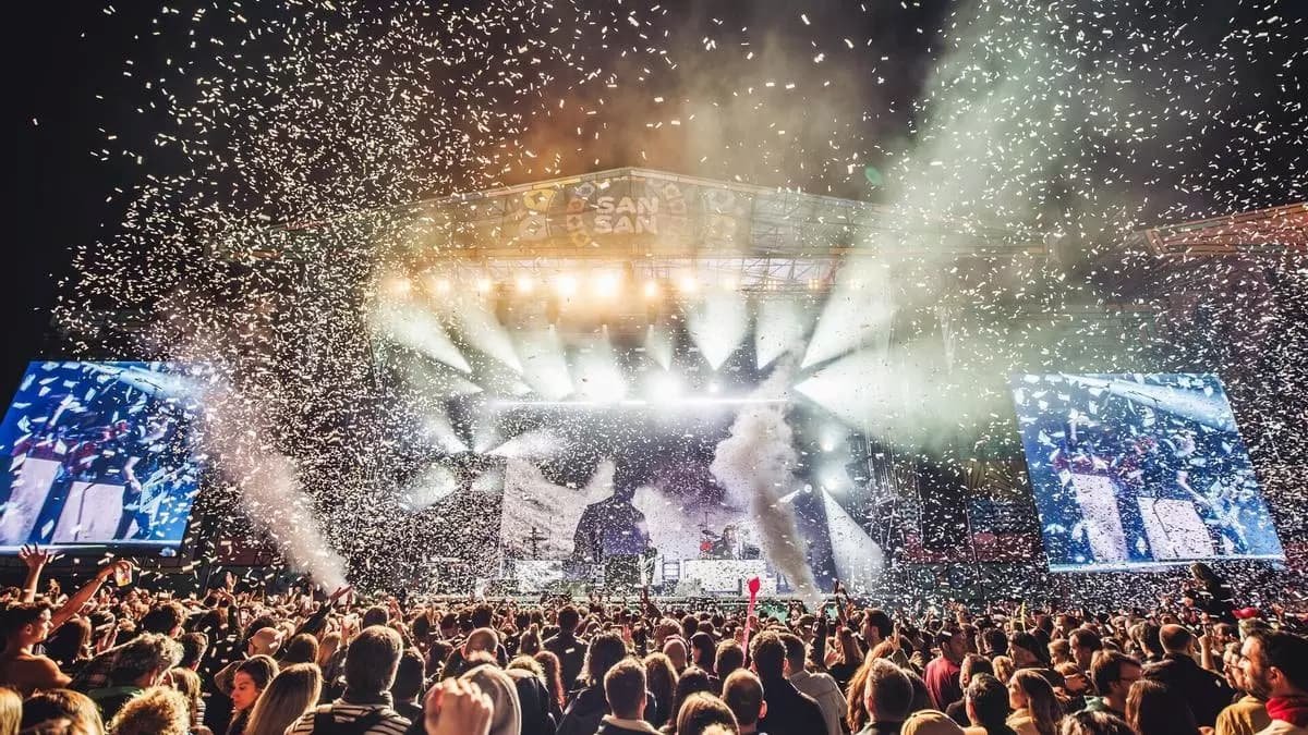 Sansan Festival escenario y confeti