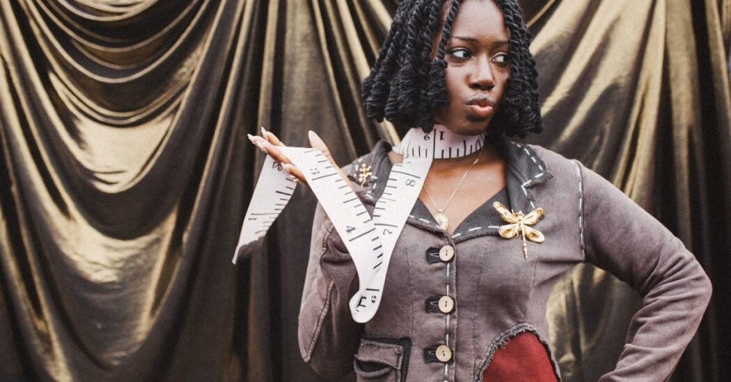 Sade Olutola revela en Reading 2026 que Ed Sheeran inspiró su EP 'Arrow Heart'