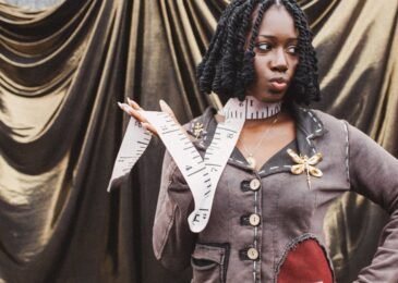 Sade Olutola revela en Reading 2026 que Ed Sheeran inspiró su EP 'Arrow Heart'