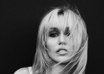Miley se rebautiza y anuncia el álbum Bass Persuades, que sale el 18 de septiembre
