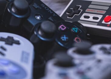 VidaExtra publica un reportaje sobre por qué recordamos los controles de los videojuegos