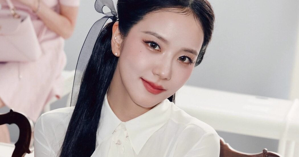 Jisoo (BLACKPINK) revela un light stick oficial con forma de helado