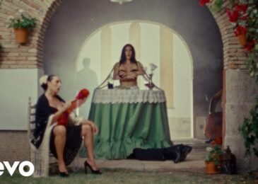 Judeline publica 'La Falda', single con videoclip protagonizado por Diego Calva