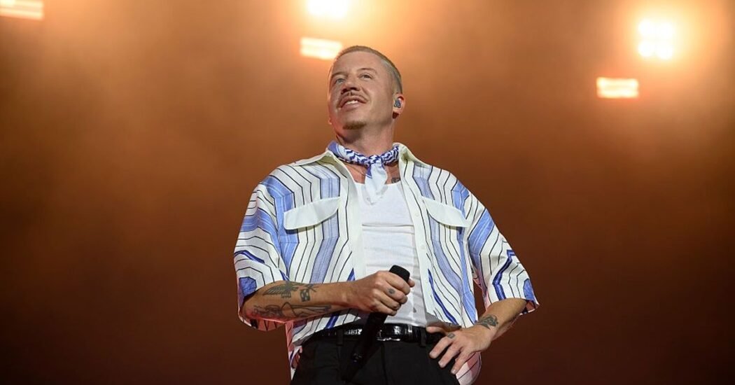 Macklemore pide 'free Palestine' en su primer concierto tras salir de la gira de Ed Sheeran