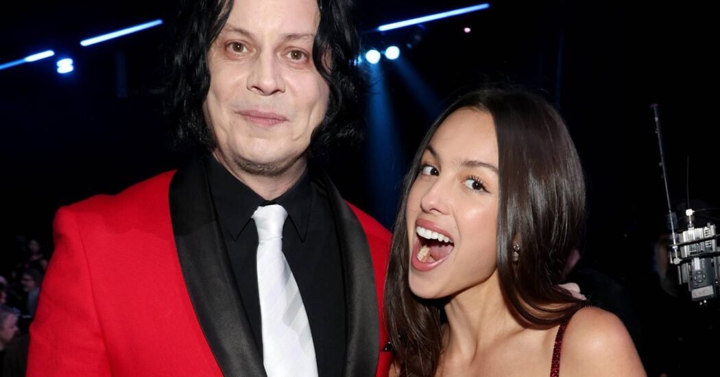 Olivia Rodrigo compra por 25.600 dólares el vestido de Meg White de la portada de Elephant