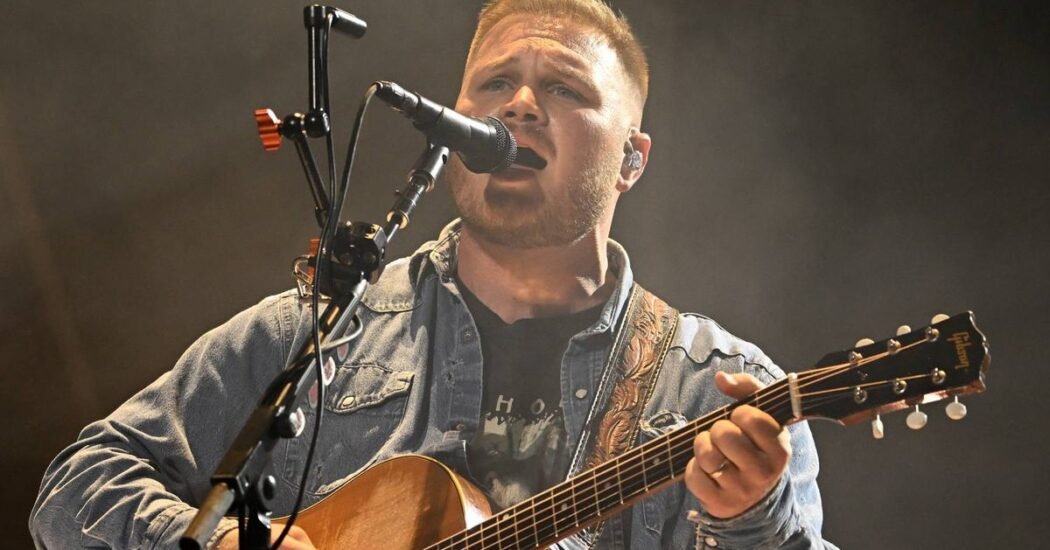 Zach Bryan aparece en Gillette con una camiseta 'Free Palestine'