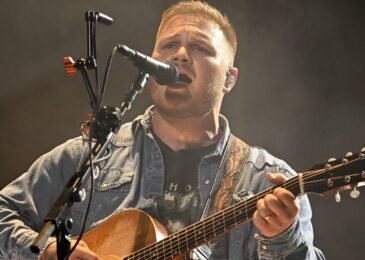 Zach Bryan aparece en Gillette con una camiseta 'Free Palestine'